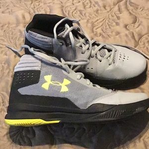 NEW Under Armour 5Y Shoes